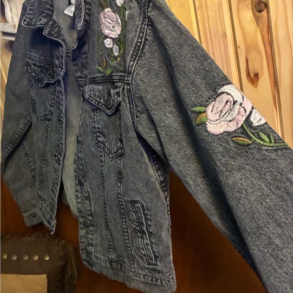 Forever 21 Gray Denim Jacket with Floral Embroidery - Picture 2 of 7